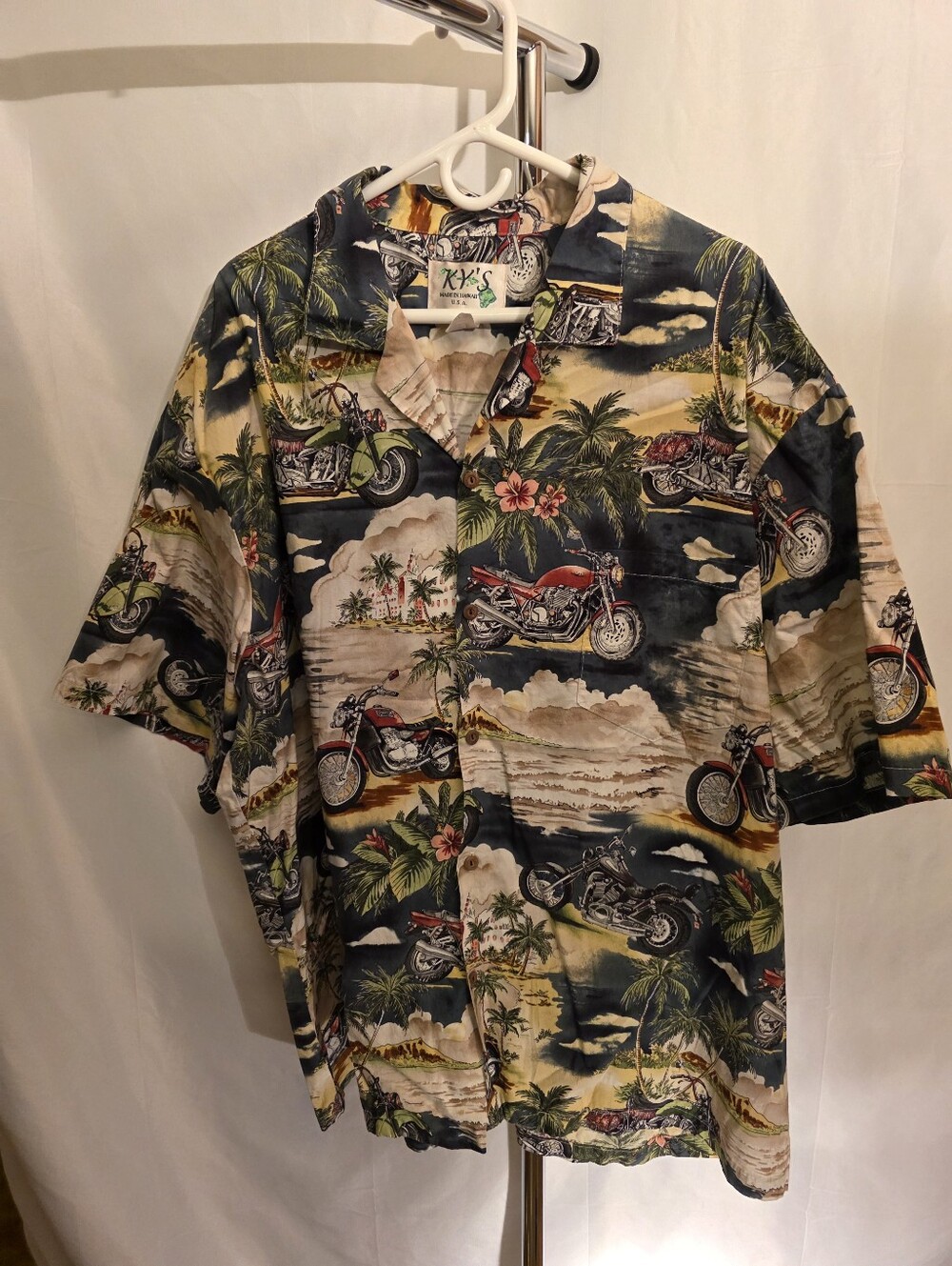 Hawaiian Button-Front Shirt